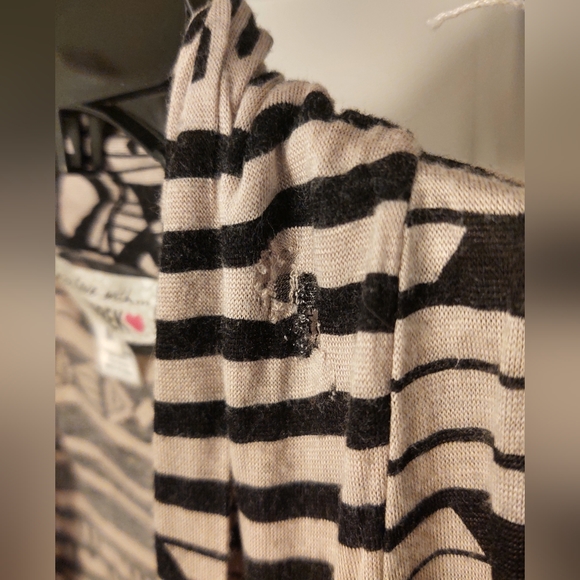 Derek 🩷 Sleeveless Cardigan - Picture 7 of 7